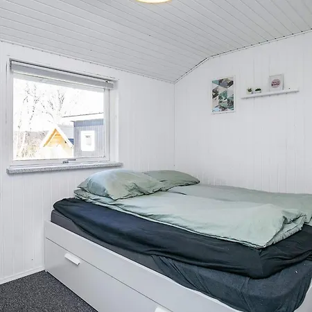 8 Person In Vinderup-by Traum